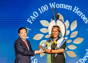 Luena Pataxó e Joana Mousinho são reconhecidas como heroínas pela FAO em premiação em Roma