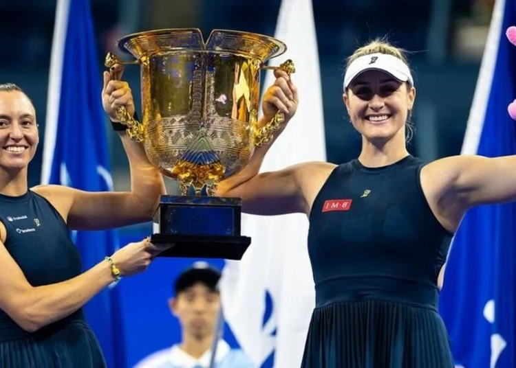 Luisa Stefani conquista o WTA 1000 de Pequim e atinge marca histórica na carreira