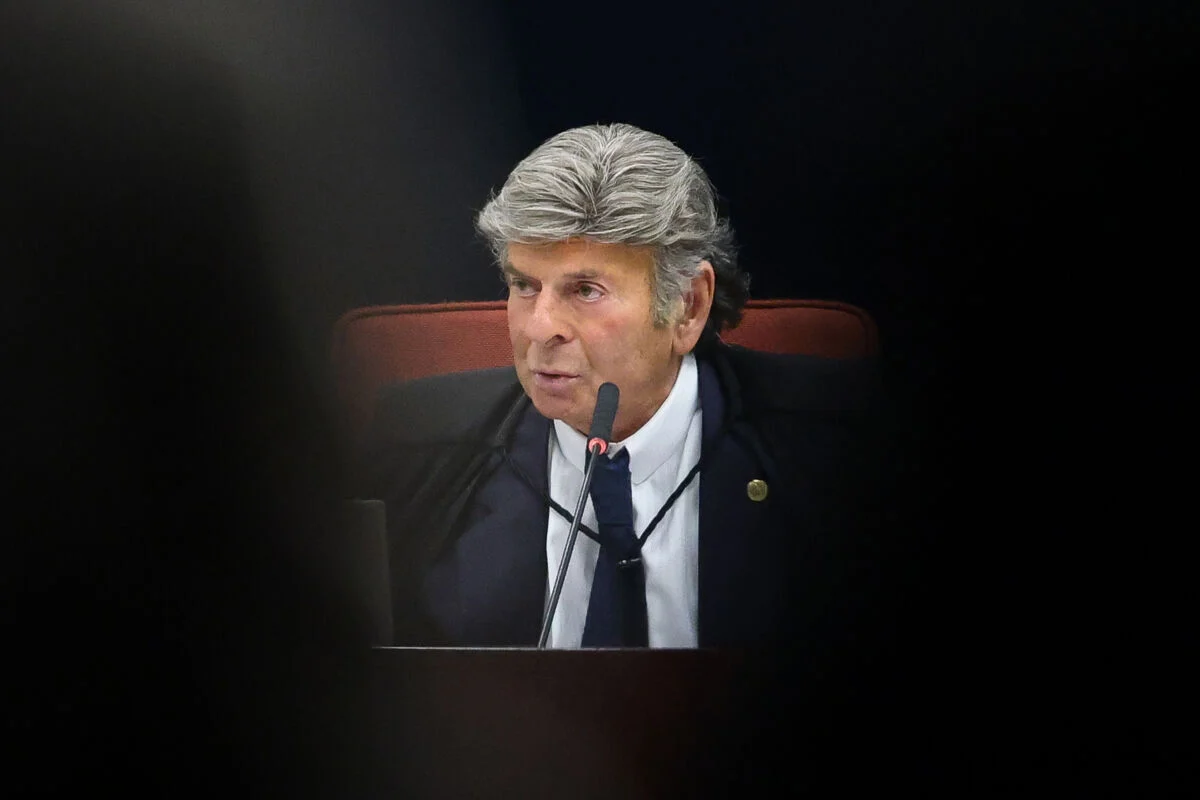 Luiz Fux solicita acesso a inquéritos sigilosos envolvendo Jair Bolsonaro no STF