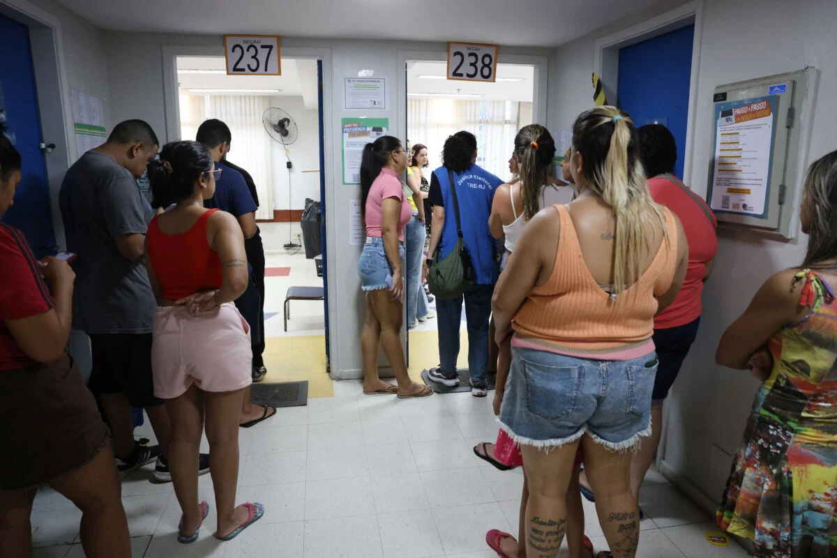 Mudança em locais de votação afeta moradores da Maré e gera alta abstenção