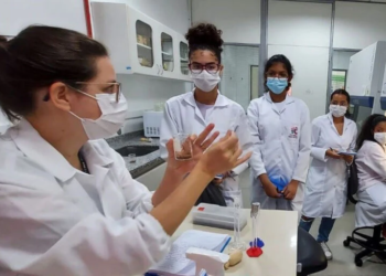 Programa Futuras Cientistas estende prazo para inscrições na edição de 2027 até novembro