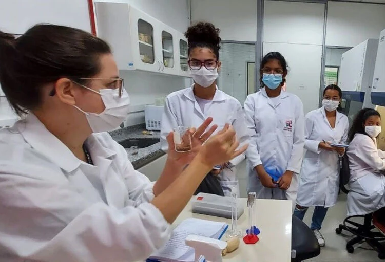 Programa Futuras Cientistas estende prazo para inscrições na edição de 2027 até novembro