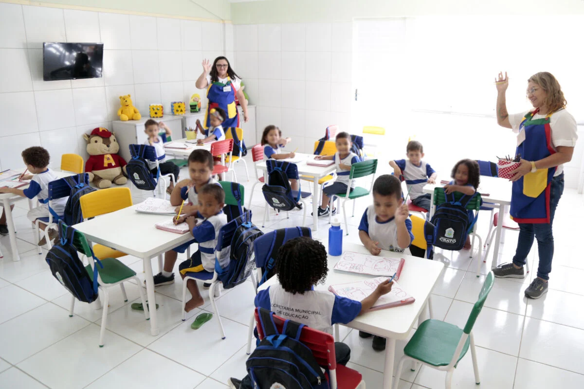 Projetos educacionais definem caminhos distintos para o futuro das salas de aula no Brasil