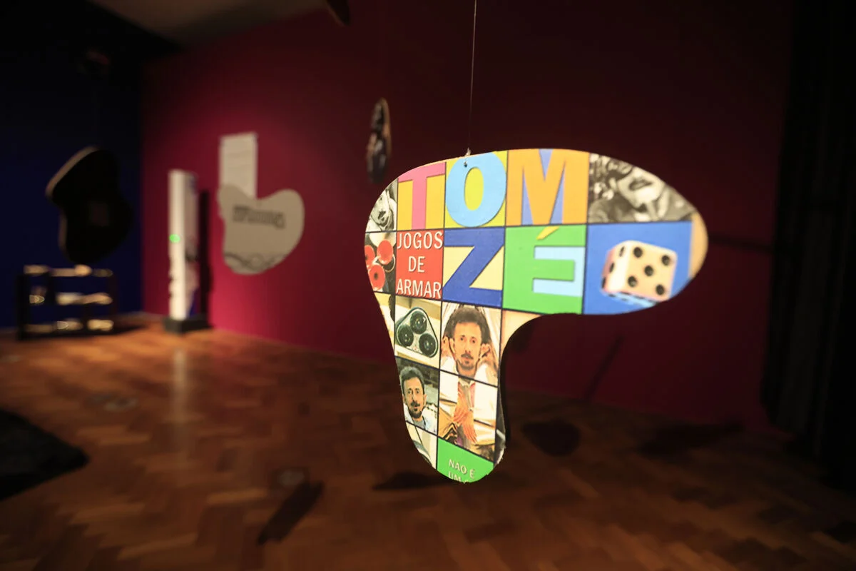 Tom Zé celebra nove décadas de vida em exposição sensorial e interativa em São Paulo