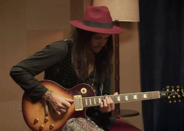 Trajetória de Pedro Hills marca a final do reality Duelo de Guitarras neste sábado